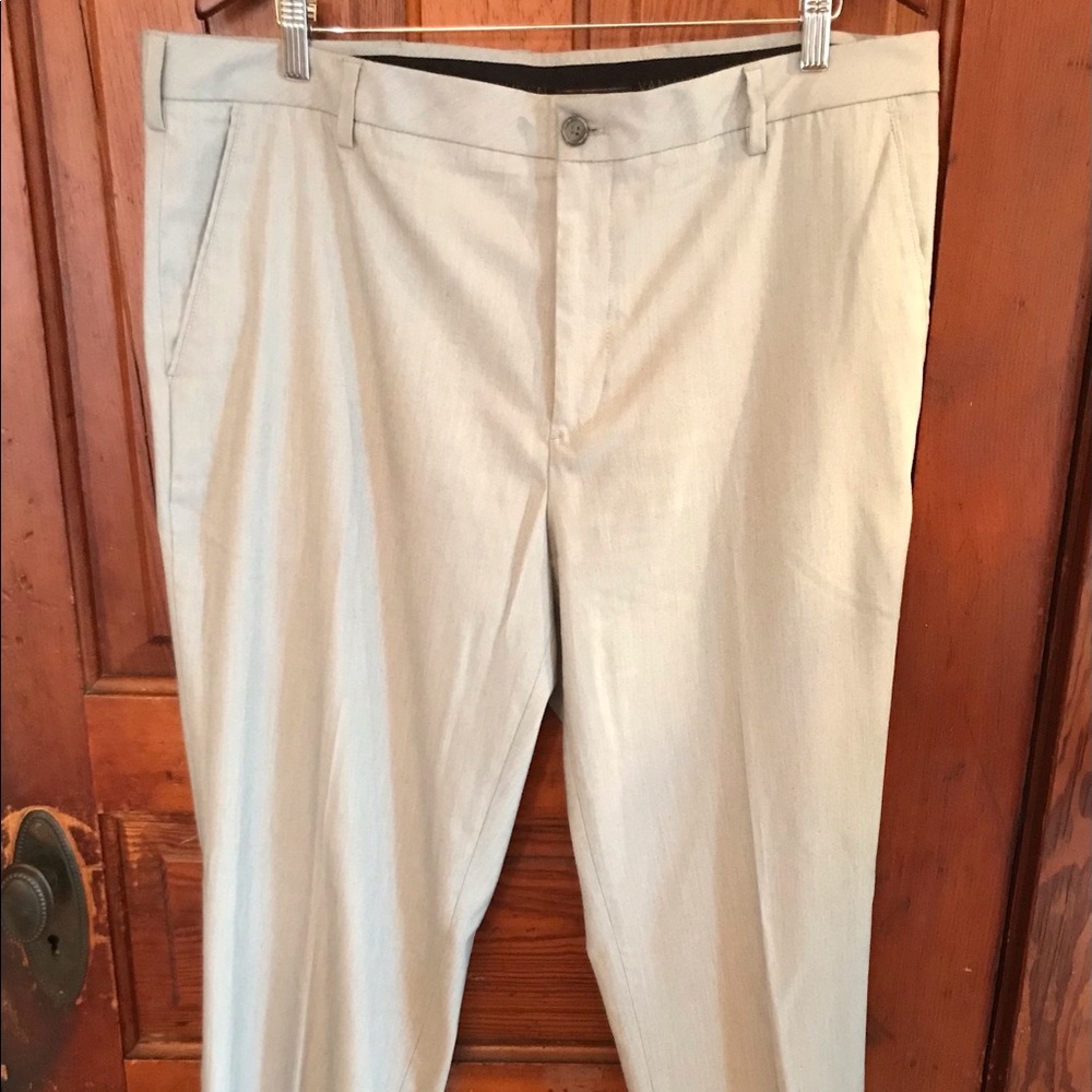 Van Heusen Men’s Straight Fit Light Gray Stretch Dress Pants 38/32